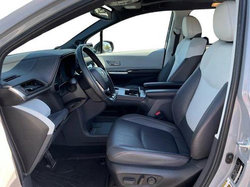 2023 Toyota Sienna XSE 7 Passenger