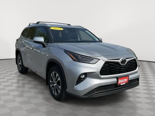 Celestial Silver Metallic 2023 Toyota Highlander XLE
