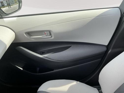 Ice Cap 2025 Toyota Corolla LE