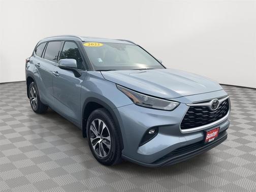 Moon Dust 2022 Toyota Highlander XLE