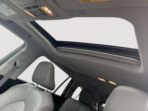 Moon Dust 2022 Toyota Highlander XLE
