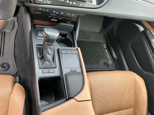 Nightfall Mica 2022 Lexus ES 300h Luxury