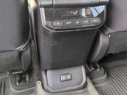 Magnetic Gray Metallic 2023 Toyota Highlander L