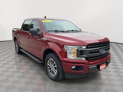 RUBY RED METALLIC TINTED CC 2019 Ford F-150 XLT