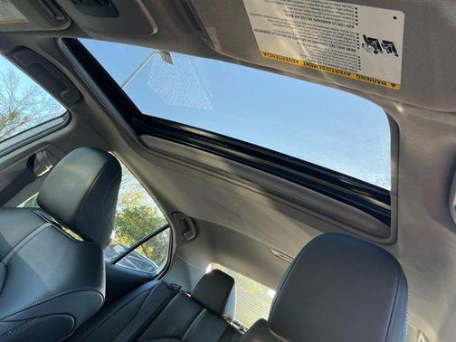 2024 Toyota Camry Hybrid SE