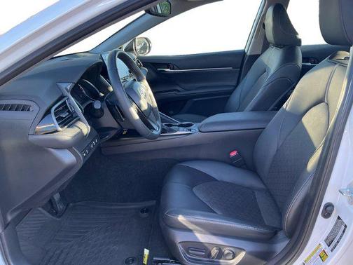 2024 Toyota Camry Hybrid SE