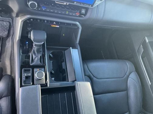 2024 Toyota Sequoia Platinum