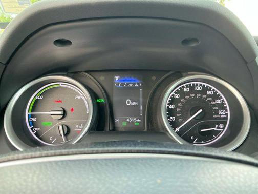 2024 Toyota Camry Hybrid LE