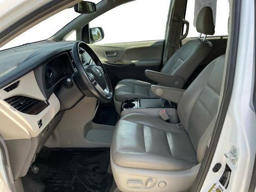 2018 Toyota Sienna XLE