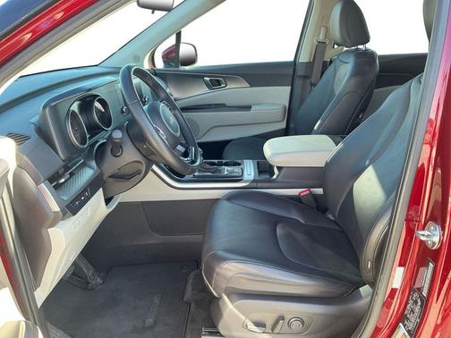 2023 Kia Carnival LX