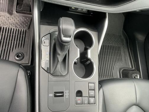 Moon Dust 2024 Toyota Highlander XLE