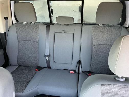 Bright Silver Metallic Clearcoat 2016 RAM 1500 Big Horn