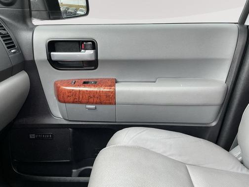 Silver Sky Metallic 2018 Toyota Sequoia Platinum