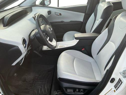 2016 Toyota Prius Four Touring