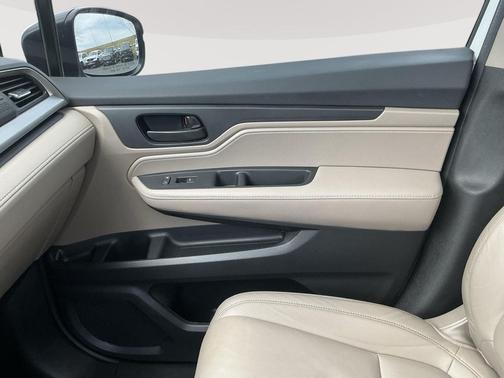 Platinum White Pearl 2024 Honda Odyssey EX-L