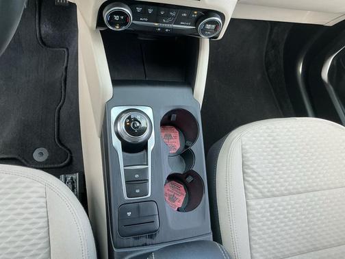 ICONIC SILVER 2021 Ford Escape SE