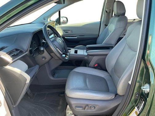 2021 Toyota Sienna Limited 7-Passenger