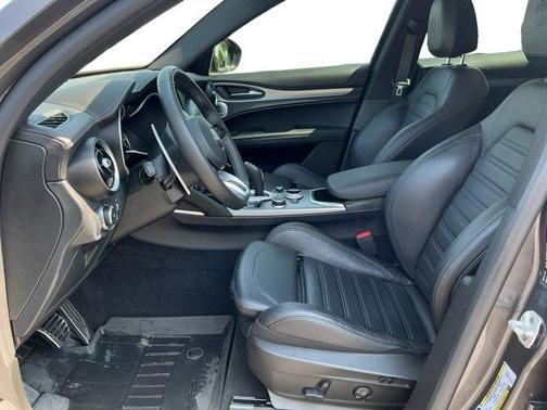 2023 Alfa Romeo Stelvio Veloce