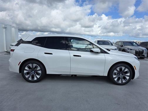 2026 BMW iX xDrive60