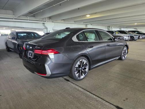 Dark Graphite Metallic 2026 BMW i5 eDrive40