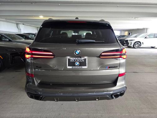 Manhattan Green Metallic 2026 BMW X5 M60i