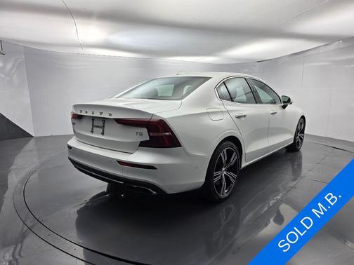 Crystal White Metallic 2021 Volvo S60 T5