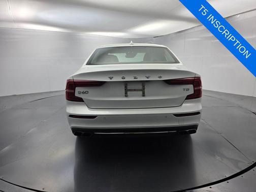 Crystal White Metallic 2021 Volvo S60 T5
