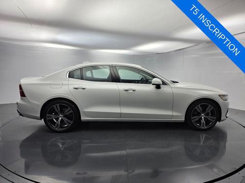 Crystal White Metallic 2021 Volvo S60 T5