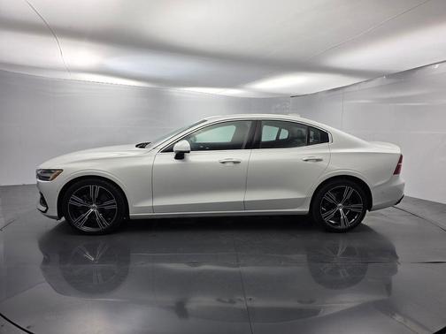 Crystal White Metallic 2021 Volvo S60 T5
