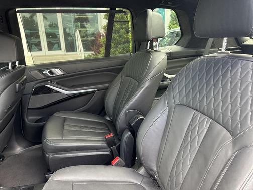 2021 BMW X7 M50i