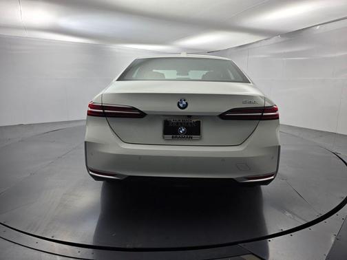 Alpine White 2026 BMW 530 i