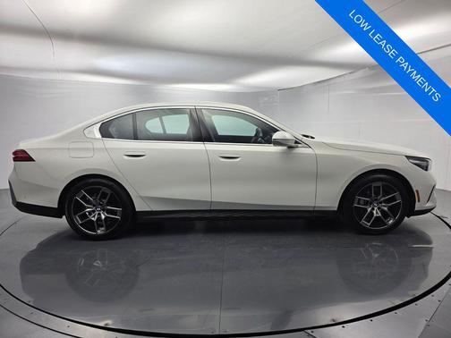 Alpine White 2026 BMW 530 i