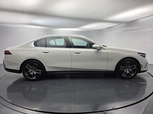 Alpine White 2026 BMW 530 i