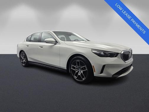 Alpine White 2026 BMW 530 i