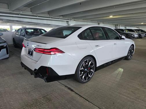 Mineral White Metallic 2026 BMW i5 eDrive40