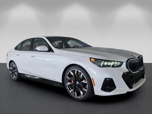 Mineral White Metallic 2026 BMW i5 eDrive40