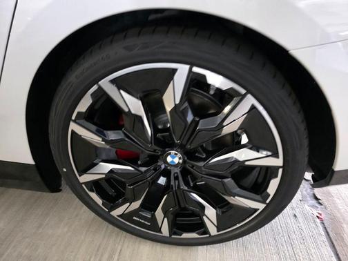 Mineral White Metallic 2026 BMW i5 eDrive40