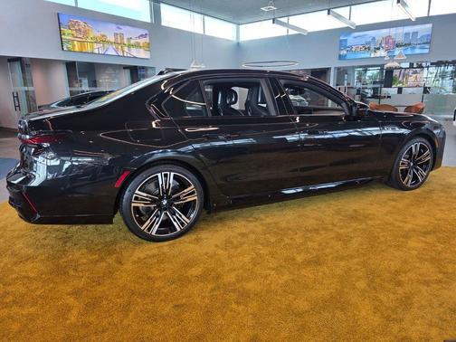 Black Sapphire Metallic 2026 BMW i7 M70