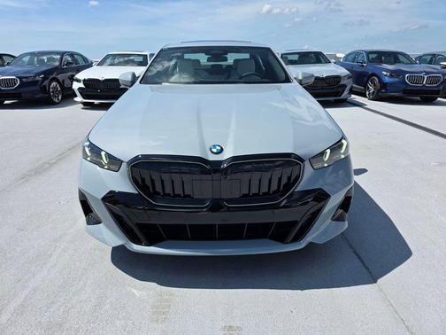 Gray 2027 BMW 530 i