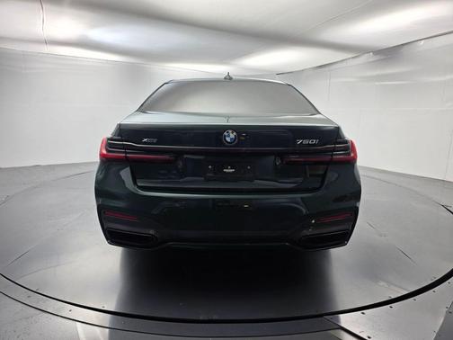 Carbon Black Metallic 2022 BMW 750 i xDrive