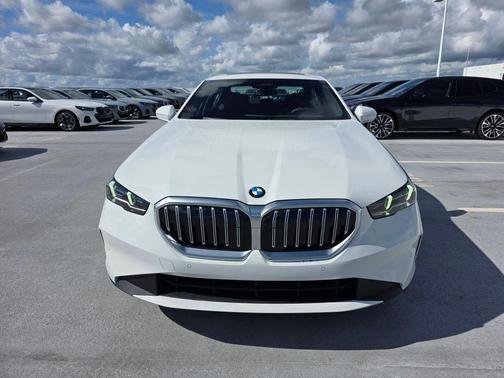 Alpine White 2026 BMW 530 i