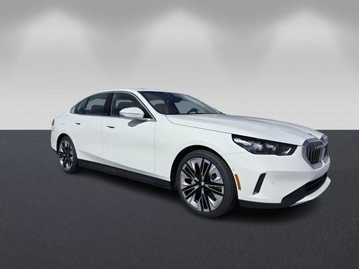 Alpine White 2026 BMW 530 i