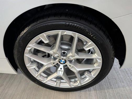 2025 BMW 330 i