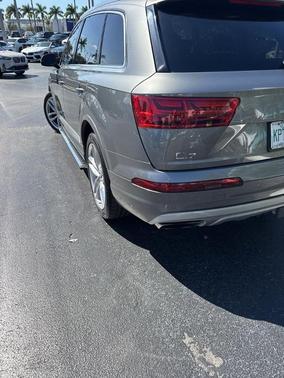 Graphite Gray Metallic 2017 Audi Q7 3.0T Prestige