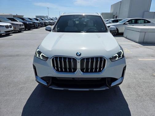 Alpine White 2026 BMW X1 xDrive28i