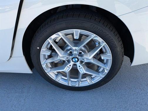 2025 BMW 330 i