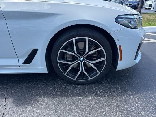 Alpine White 2023 BMW 540 i xDrive