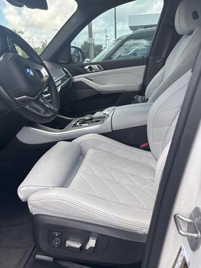 Mineral White Metallic 2024 BMW X5 sDrive40i