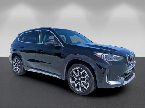 Black Sapphire Metallic 2026 BMW X1 xDrive28i