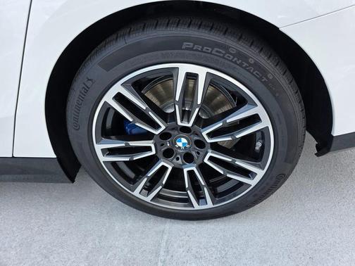 Alpine White 2026 BMW 530 i